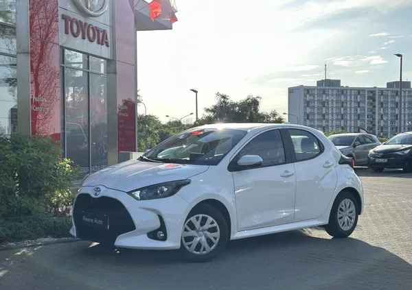 samochody osobowe Toyota Yaris cena 79800 przebieg: 34787, rok produkcji 2023 z Poznań